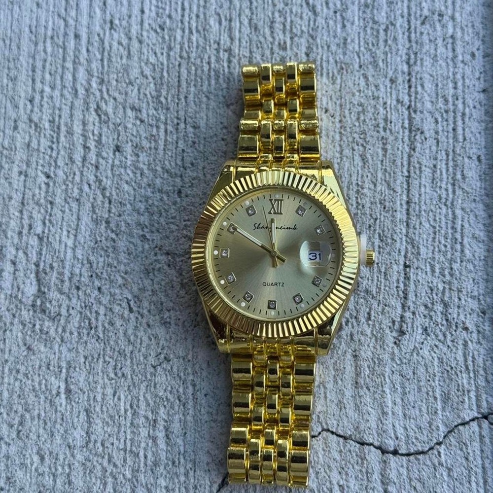 Gold Classic Watch - Picture 4 of 5